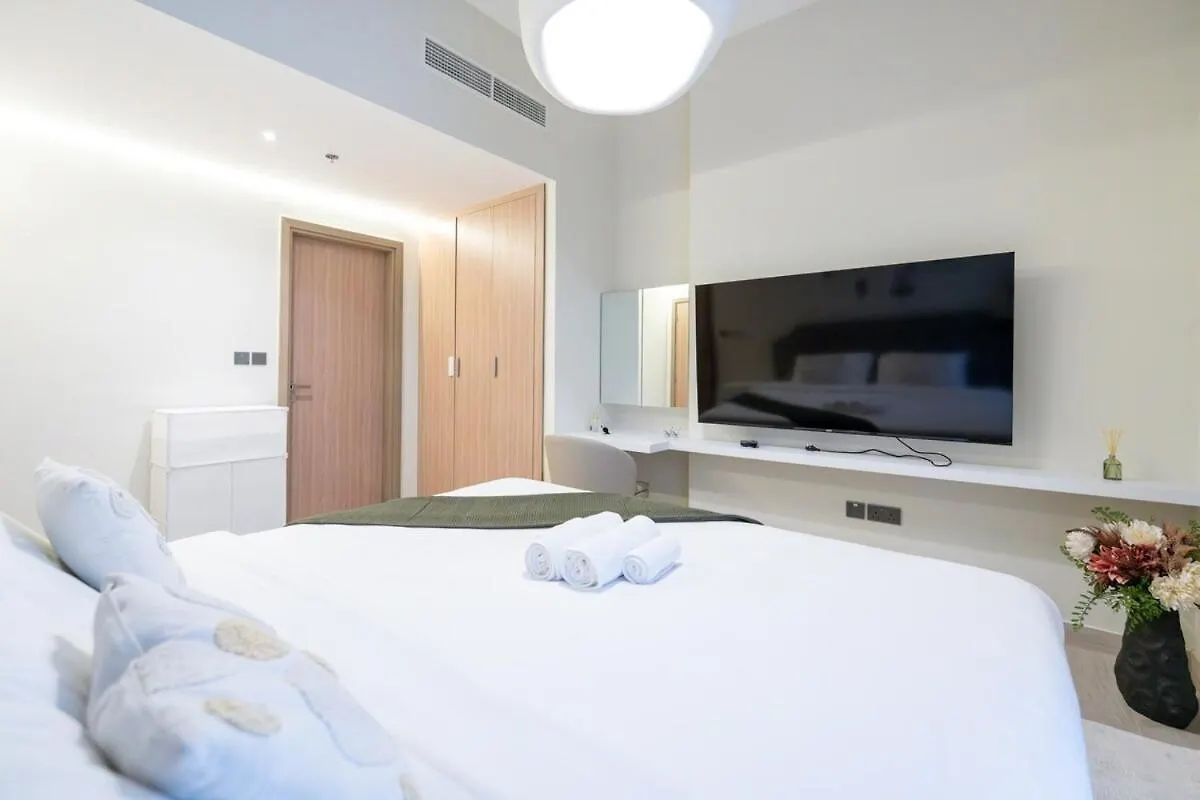 Veluxa - 2Bed With Skyline View In Azizi Riviera Apartment Dubai